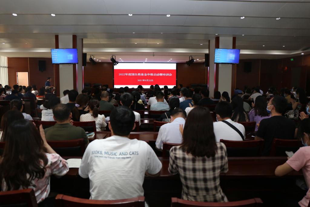 https://www.hactcm.edu.cn/__local/9/0B/C9/22E19397E905AC3C1136176E927_163EE6D7_12271.jpg